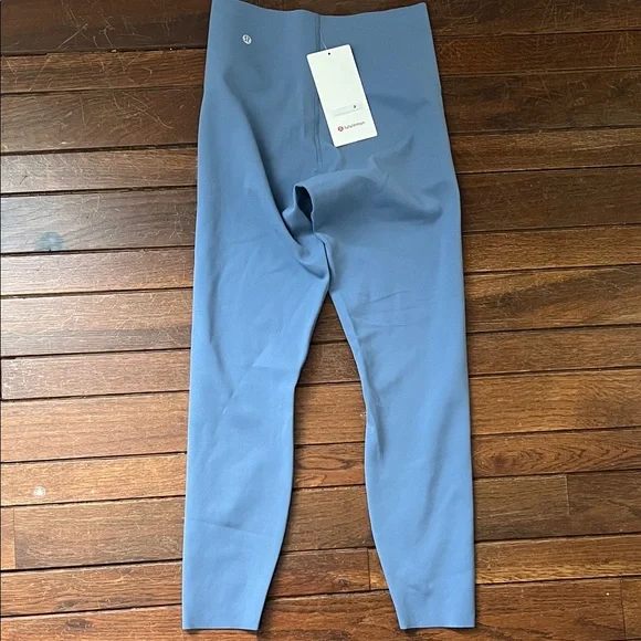 Lululemon NWT Glow Up HR Leggings 25" in Washed Denim Blue Size 8 - Picture 4 of 5